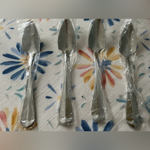 Grapefruit Spoons Set of Four (4) - Picture 2 of 3